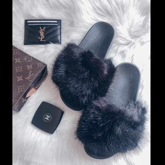 Shoes - [boutique] faux fur slides
